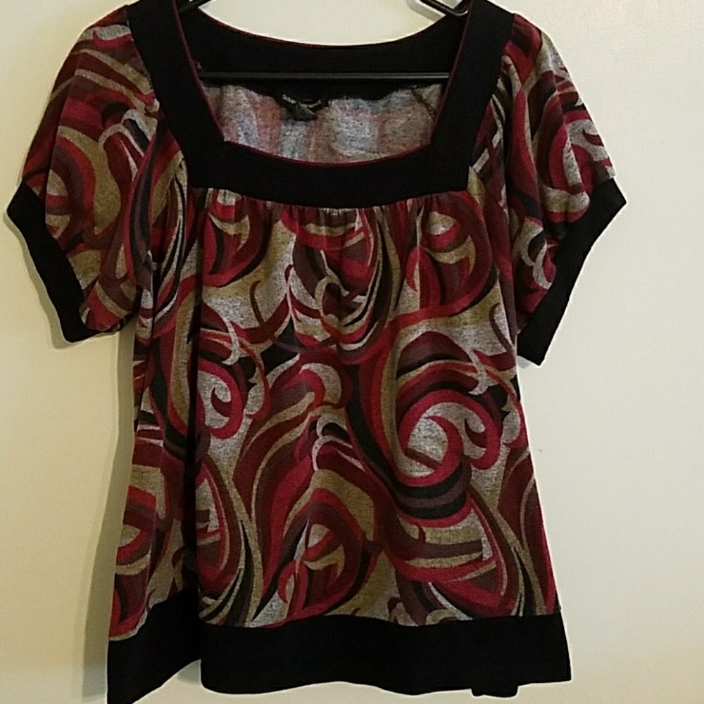 Red/black/gray swirl shirt w/ square collar
